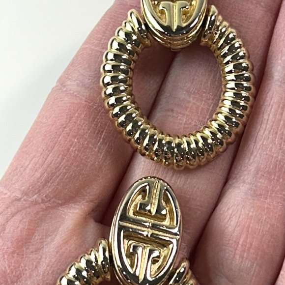 Givenchy Susan Caplan Gold Doos Knocker Clip on Earrings - Picture 7 of 9